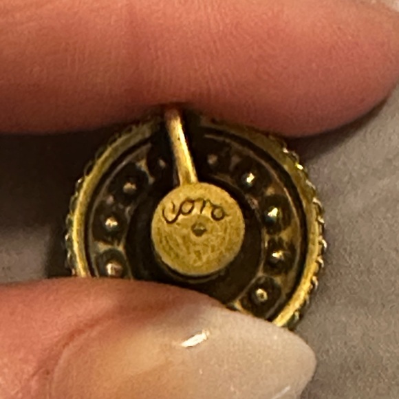 Vintage Signed Cora Screw back rhinestone green and faux pearl earrings - Picture 3 of 3